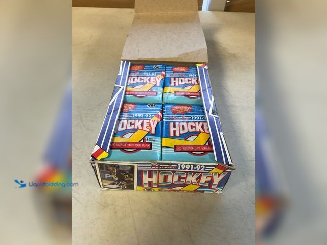 Lot 49-1505600 - COLLECTIBLE 1991-92 O-PEE-CHEE HOCKEY WAX PACK BOX OF 36 PACKS ALL SEALED #COINS1211