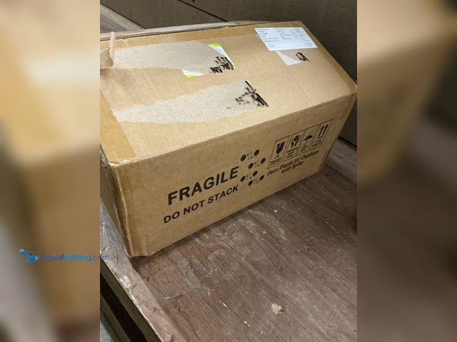 Lot 49-5487400 - Set of 2 Artificial Green Boxwood Topiary Ball Bush for Outdoor with Ground Spike Unused