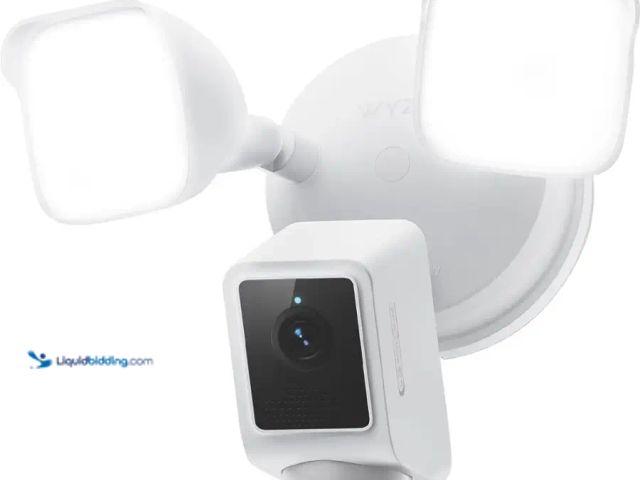 Lot 49-5409106 - Wyze - Wired Outdoor Wi-Fi, 2800 Lumen Floodlight Home 2k Security Camera v2 - White. Item is Unused