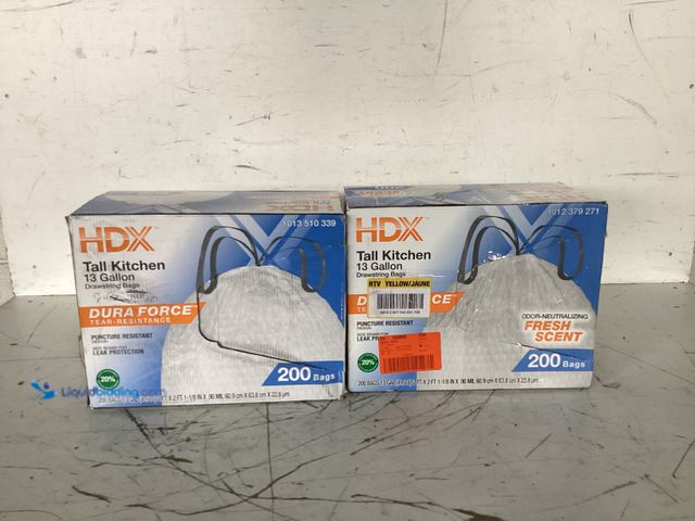 Lot 49-3617691 - Set of (2) HDX Duraforce trash bags 200 ct Model: 735692042303 (NOTE: one box missing half of the tr...