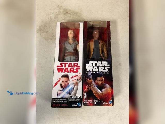 Lot 49-1811321 - COLLECTIBLE 2 STAR WARS 11 INCH ACTION FIGURES  INCLUDING REY (JEDI TRAINING) AND FINN (JAKKU)