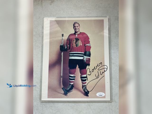 Lot 49-1830520 - COLLECTIBLE VERY NICE CHICAGO BLACKHAWKS LEGEND BOBBY HULL AUTOGRAPHED 8X10 PRINT WITH JSA COA #COIN...