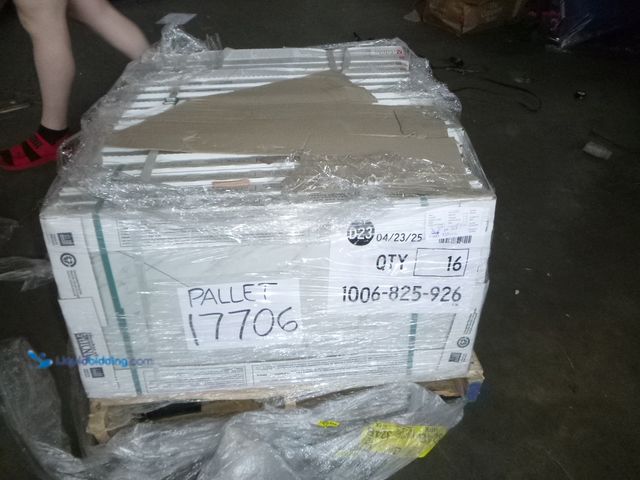 Lot 49-1515888 - Approx. 250 Sq. ft. of Daltile Starr Ridge Enchanting Gray 15 in. x 30 in. Color Body Porcelain Floo...