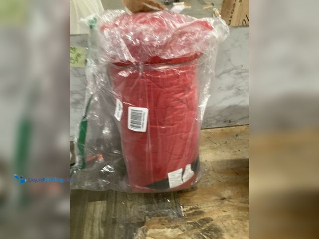 Lot 49-5411513 - Red/Black Comforter Set. Unused