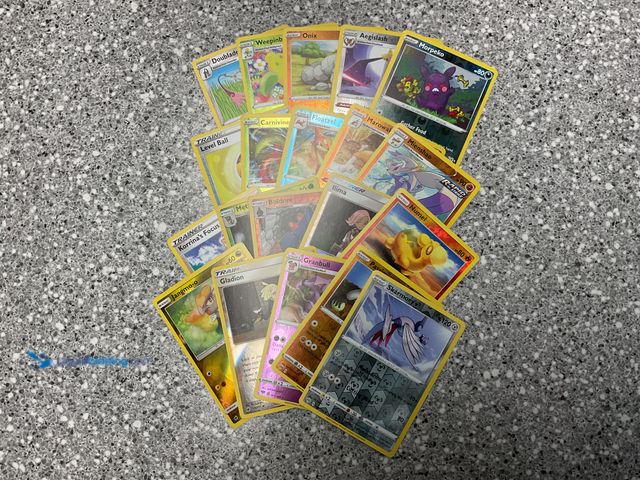 Lot 49-1505203 - COLLECTIBLE AMAZING LOT OF 20 REVERSE HOLOS/SHINY POKEMON CARDS FROM VARIOUS YEARS AND TYPES AMAZING...