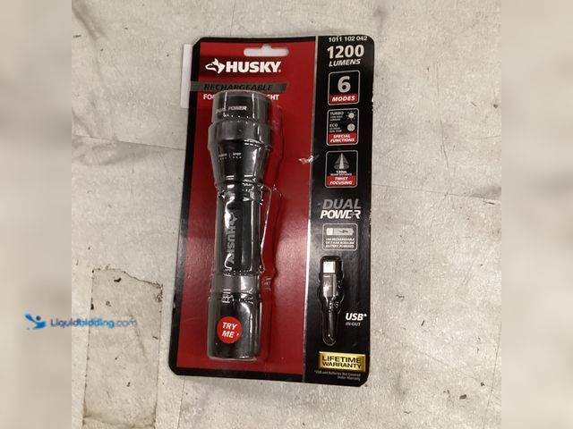 Lot 49-3565316 - Husky 1200 Lumens Dual Power LED Rechargeable Focusing Flashlight model: PVL-FLT-0020 unused