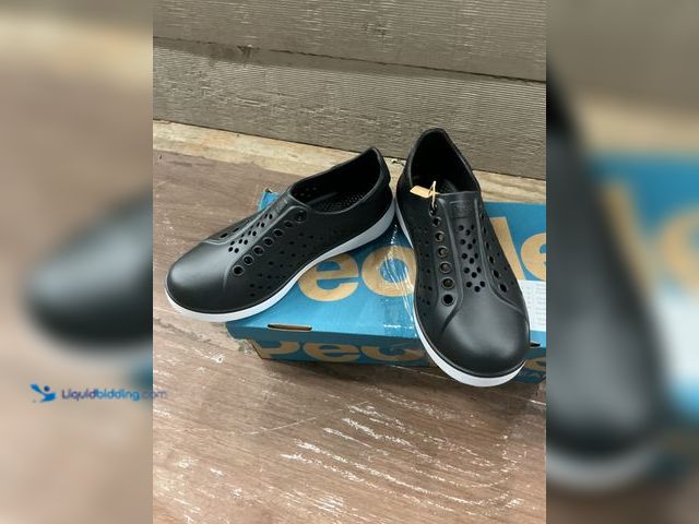 Lot 49-5463452 - People WaterProof Kids Shoes. Item is Unused