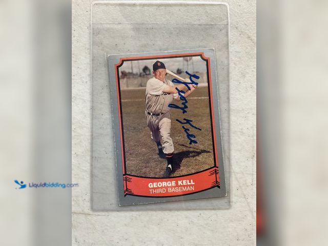 Lot 49-1810273 - COLLECTIBLE 1988 PACIFIC LEGENDS GEORGE KELL AUTOGRAPHED BASEBALL CARD #69