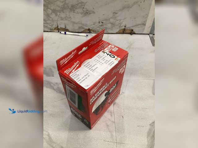 Lot 49-5475724 - Milwaukee BOLT Earmuffs with Noise Reduction Rating of 24 dB. Model # 48-73-3250. Unused