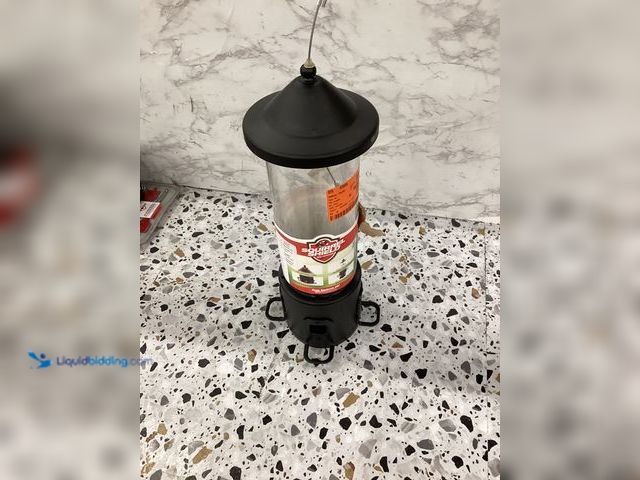 Lot 49-5414516 - natures way Squirrel Shield Metal Squirrel Proof Choice Tube Feeder 3.1QT, Black Model # SPTUB-1 unu...