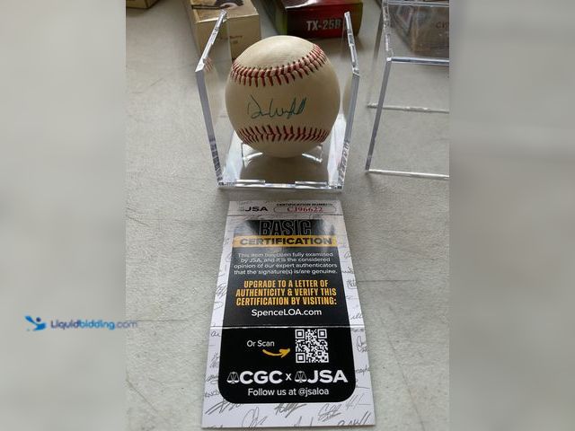 Lot 49-1830625 - COLLECTIBLE NEW YORK YANKEES SUPERSTAR DAVE WINFIELD AUTOGRAPHED BASEBALL WITH JSA COA #COINS0219