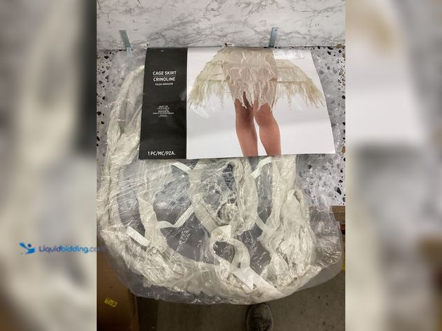 Lot 49-5433808 - Cage Skirt Adult L. Item is Unused