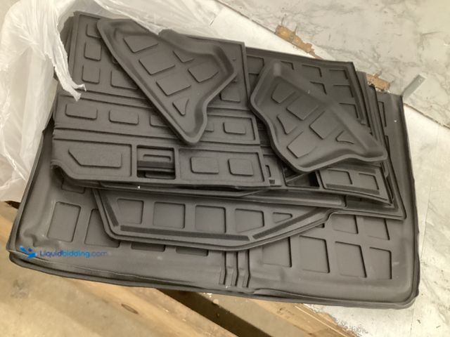 Lot 49-5551719 - Vehicle Floor Mats (Black) Unused