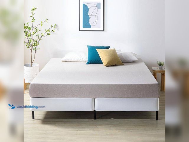 Lot 49-5408550 - Zinus King-Split 7.5 in. Profile White Metal Box Spring, No Assembly. [Model # HD-BIFD-75SK] unused