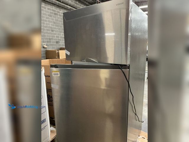 Lot 49-5544234 - *FOR PARTS/REPAIR* Vissani 18 cf Top Freezer Refrigerator-Stainless Look-E*Star-Garage Ready. Model ...