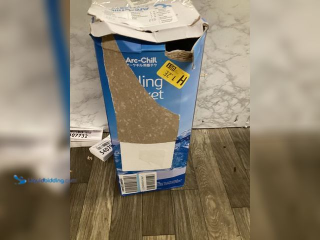 Lot 49-5407715 - King Arc Chill Cooling Blanket. Unused