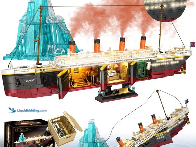 Lot 49-5410829 - Titanic Building Blocks Set, 2288 Pieces Big Ship Block Model Set with Light Strip, Glacier, Ideal G...