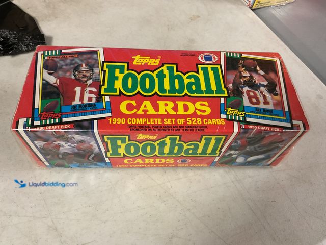 Lot 49-1814838 - COLLECTIBLE FACTORY SEALED 1990 TOPPS FOOTBALL CARD COMPLETE 528 CARD SET INCLUDING BARRY SANDERS AN...