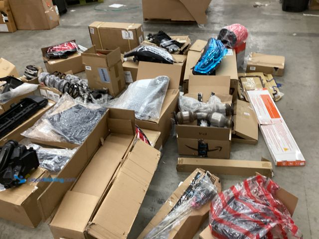 Lot 49-5438420 - Car Part Pallet - IMPORTANT: Please note that the condition of this lot is SALVAGE. Salvage assets a...