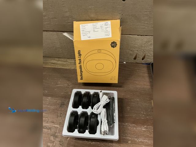 Lot 49-3529141 - Rechargeable Puck Lights (charger and attachments included) (tested works) Used