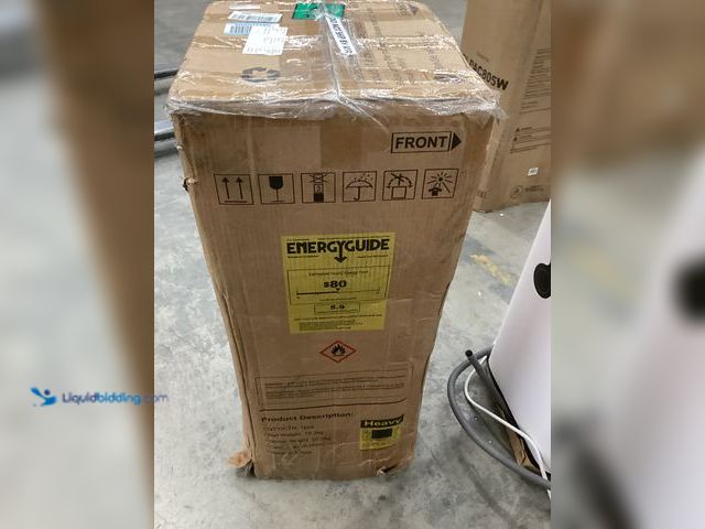 Lot 49-5446930 - Portable Air Conditioner For Home/Bedroom/Office With D Hose. Item is used, powers on.