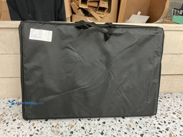Lot 49-5437817 - Non-Slip Dog Seat Hammock for SUV/Car/Truck, Suitable for Traveling and Camping, Black. Used