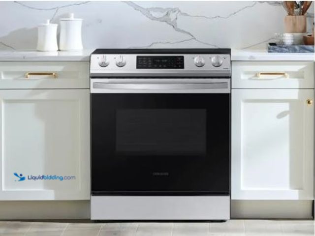 Lot 49-3707700 - New Samsung NE63T8311SSSKU Range Samsung 30-in Smooth Surface 5 Elements 6.3-cu ft Self-Cleaning Con...