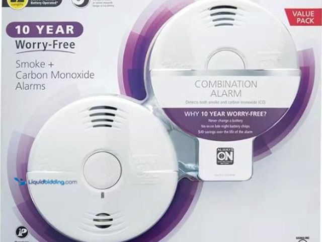 Lot 49-5560153 - Kidde Worry-Free 10 Year Battery Combination Smoke and CO Alarm with Voice (2-Pack). New. Item #: 98...