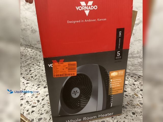 Lot 49-5486734 - VORNADO VH240 1500-WATT BLACK ELECTRIC FAN SPACE HEATER ADVANCED SAFETY FEATURES Item is used, power...