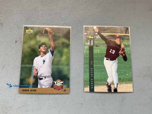 Lot 49-1801448 - 2 DEREK JETER ROOKIE CARDS.