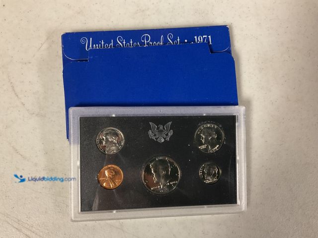 Lot 49-1804582 - 1971 US PROOF SET 5 COINS IN HARD PLASTIC CASE