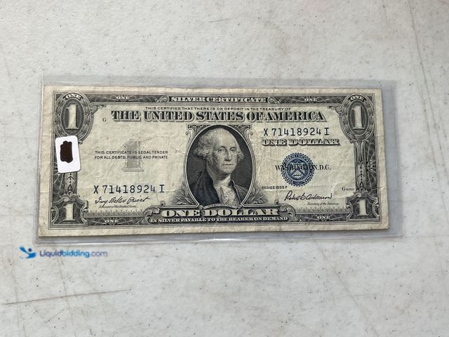 Lot 49-1830499 - 1935 F BLUE SEAL UNITED STATES ONE DOLLAR SILVER CERTIFICATE #COINS0219
