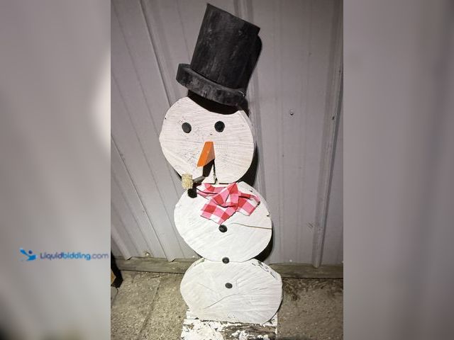 Lot 49-1811810 - Hand made wood slab snow man. Heavy duty.