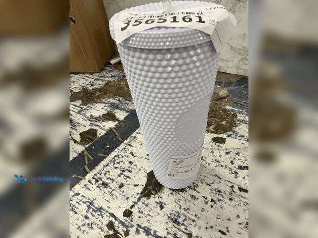Lot 49-3565161 - Starbucks Holiday Studded Cold Cup Tumbler 24 oz Venti White Textured 2024 Unused