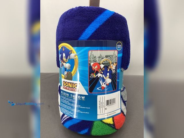 Lot 49-910852 - New Sonic the hedgehog plush throw blanket – 47“ x 60“ plush blanket featuring sonic the hedgehog an...