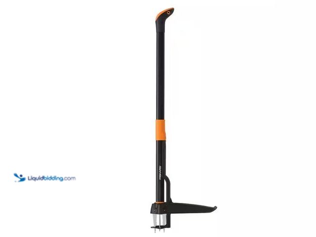Lot 49-5538715 - Fiskars 4-claw Stand-up Weed Puller Unused