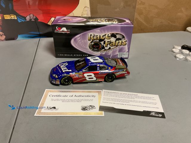 Lot 49-1505368 - COLLECTIBLE AMAZING 1/24 DIE CAST METAL 2007 MONTE CARLO SS GOLD CHROME DALE EARNHARDT JR RACE FANS ...