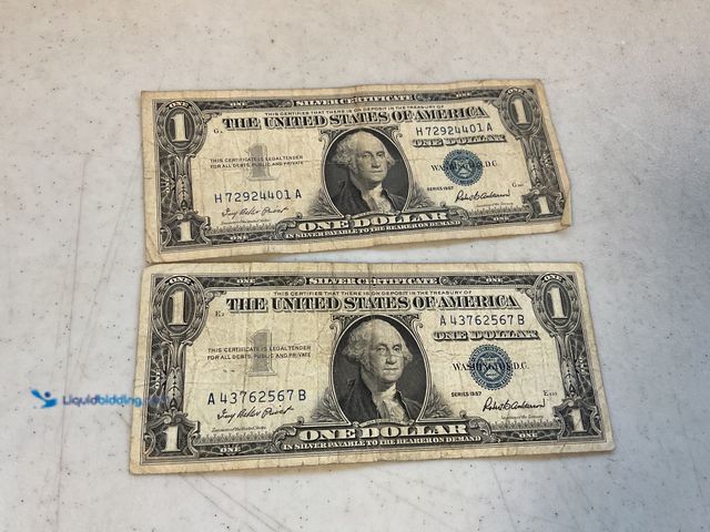 Lot 49-1810300 - LOT OF 2 BLUE SEAL UNITED STATES ONE DOLLAR SILVER CERTIFICATES INCLUDING 1957 #COINS1113