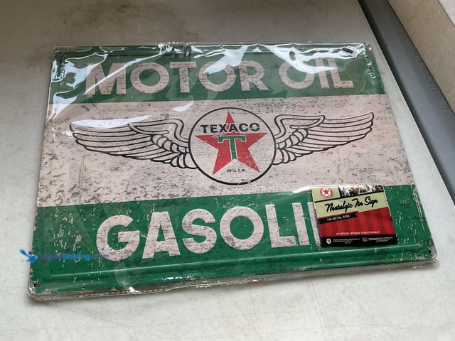 Lot 49-3503744 - Metal Sign NEW METAL COLLECTOR SIGN “TEXACO MOTOR OIL” MEASURES APPROXIMATELY 12 INCH BY 16 INCH