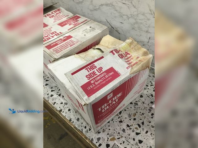 Lot 49-5478441 - Spartan Chemical Cleaner 12 Pk #1021-03 Item is unused, box damage