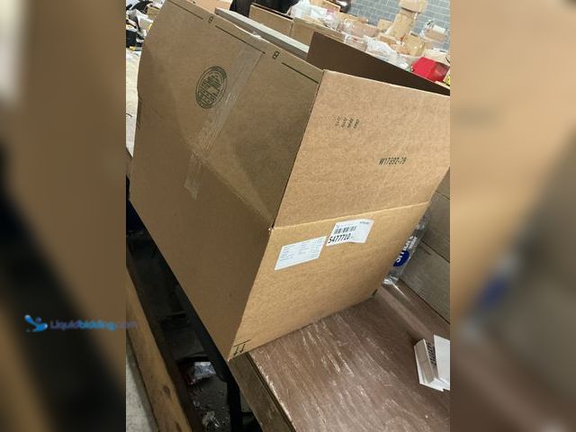 Lot 49-5477710 - Pet Car Seat Used