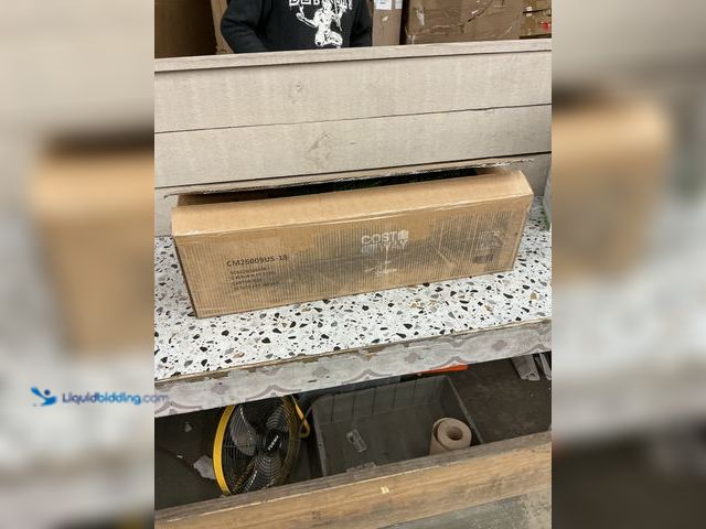 Lot 49-5459871 - 4 Feet Pre-Lit Potted Christmas Tree. Unused and works.Model #cm25009us-18.