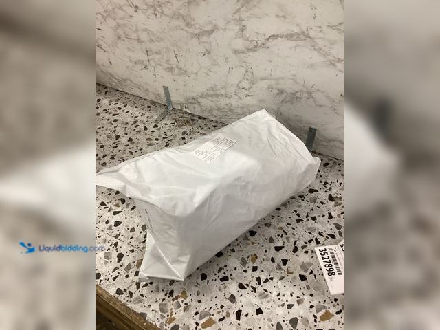 Lot 49-3527891 - Room Essentials Marble Kitchen Towel and Rag Set Item is unused.