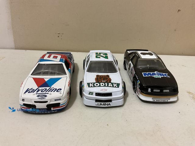 Lot 49-1835346 - Other WOW AN AMAZING LOT OF 3 NASCAR 1:24 SCALE STOCK CARS INCLUDING #9 MARK MARTIN VALVOLINE FORD T...