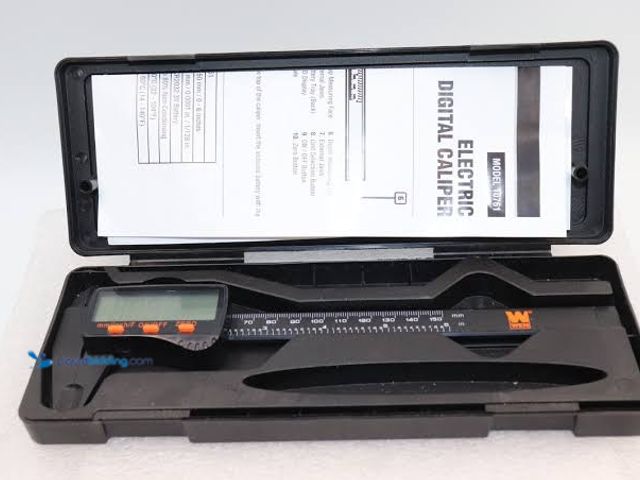 Lot 49-5541626 - WEN
6.1 in. Electronic Digital Caliper with LCD Readout and Storage Case. Model # 10761. Unused.