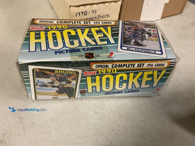 Lot 49-1505471 - COLLECTIBLE FACTORY SEALED 1990 TOPPS HOCKEY COMPLETE 396 CARD SET INCLUDING GRETZKY AND MORE #COINS...