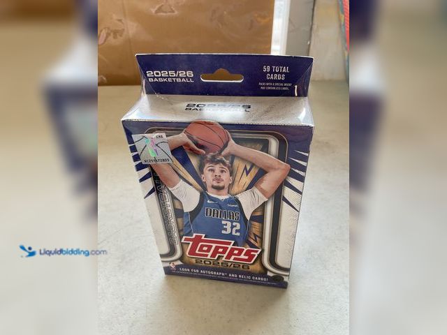 Lot 49-1830634 - COLLECTIBLE FACTORY SEALED 2025-26 TOPPS BASKETBALL HANGER BOX 59 CARDS #COINS0219