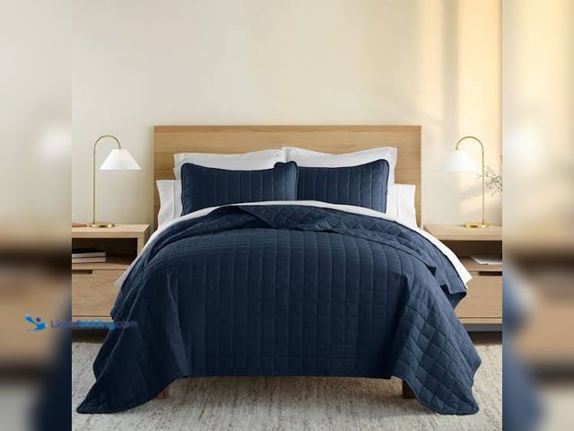 Lot 49-5546464 - Becky Cameron All Season 3-Pcs Dusk Blue Microfiber Full/Queen Stripe Stitch Quilt Set with Shams Mo...