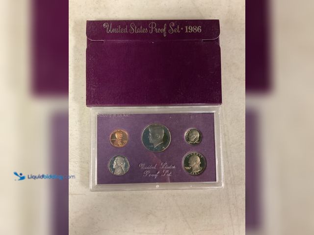 Lot 49-1505670 - 1986 UNITED STATES PROOF SET 5 COINS IN HARD PLASTIC CASE WITH ORIGINAL SLEEVE #COINS1211