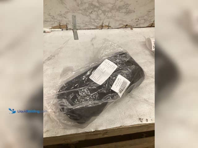 Lot 49-5483265 - Green 3/8" x 98ft Climbing Rope Ideal for Rappelling, Boating, Tree Swing, and Sailing. Unused